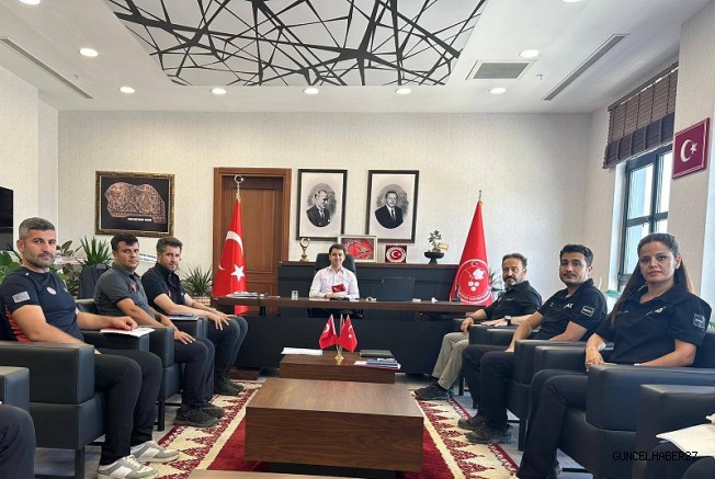 Hatay AFAD İl Müdüründen Hassa Kaymakamı Kahraman'a Plaket