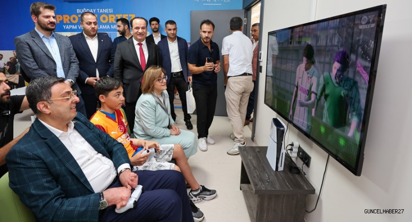 Hayaline Kavuşan Efe, oyun konsolu ile oynadı
