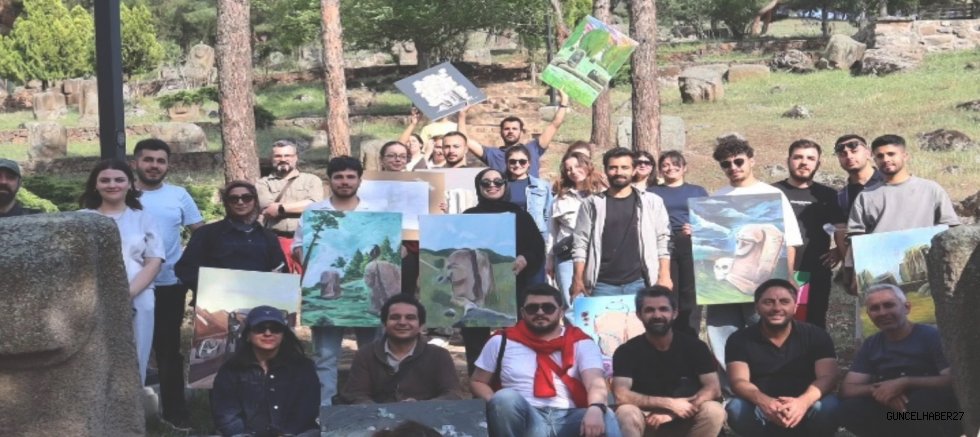 GAÜN’lü öğrenciler, heykellerin resmini çizdiler 