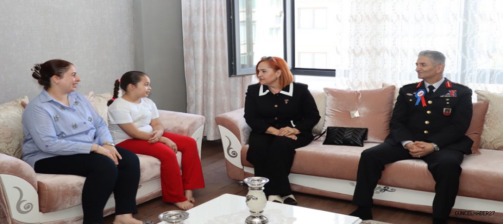 Jandarma Komutanı Tümgenaral Şen, şehit ailelerini ziyaret etti