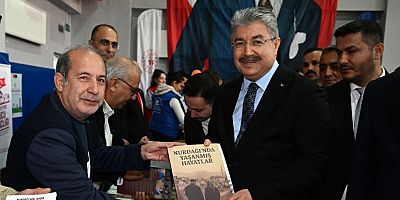 Gazetecilerden, Vali Dr. Erdinç Yılmaz’a Kitap Takdimi