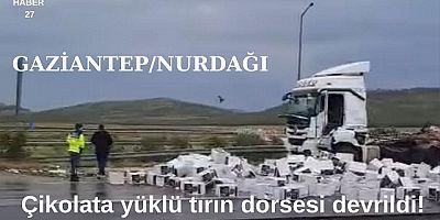 Gaziantep’te çikolata yüklü tırın dorsesi devrildi yol trafiğe kapandı
