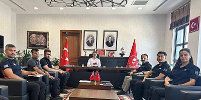 Hatay AFAD İl Müdüründen Hassa Kaymakamı Kahraman'a Plaket