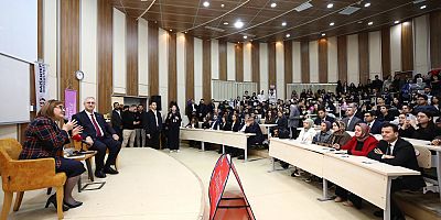 Şahin, üniversite öğrencileriyle bir araya geldi