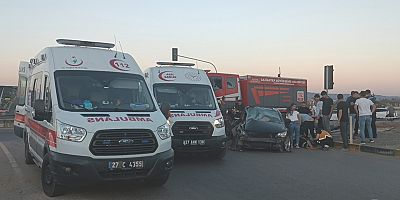 TIR ile otomobil çarpıştı:2 yaralı