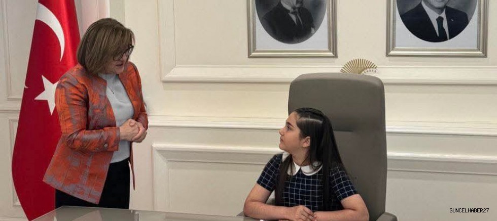 Büyükşehir Belediye Başkanı Şahin, Koltuğunu Azra’ya Devretti