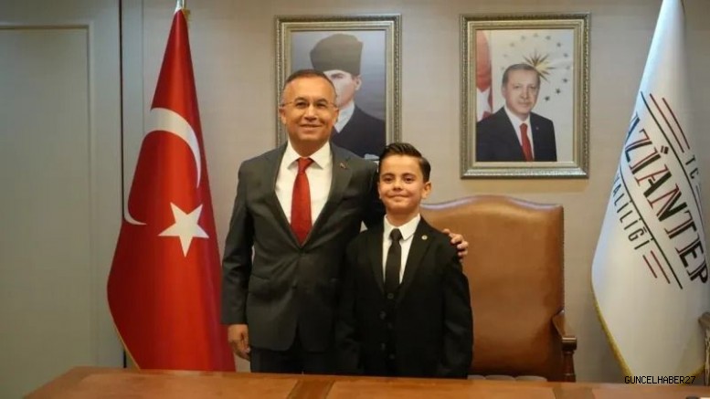 Vali Kemal Çeber, koltuğunu öğrenciye devretti