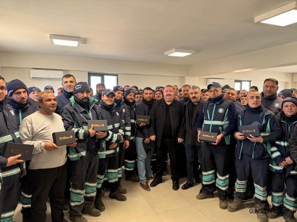 Başkan Hoşaf, üyelerinin yüzünü güldürüyor..