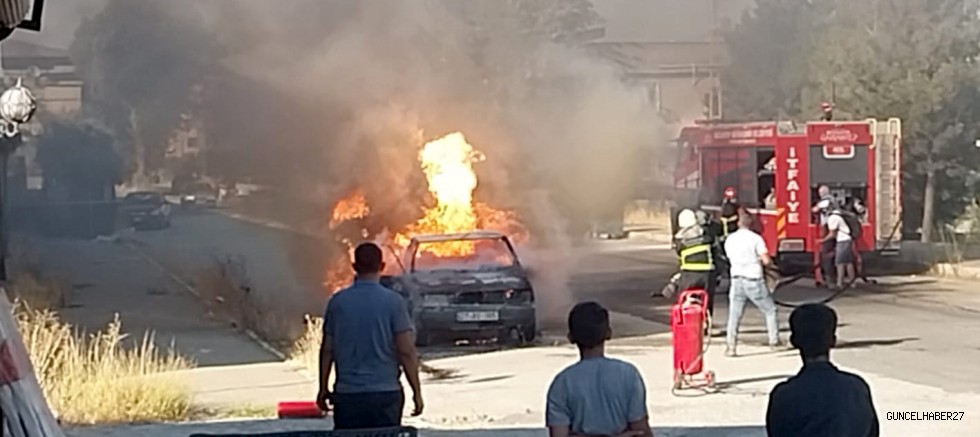 Hareket halindeyken alev alan otomobil yandı