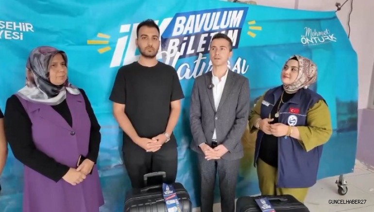 Üniversiteyi kazananlar hem bavul, hem de 3 bin lira yol harçlığı aldı