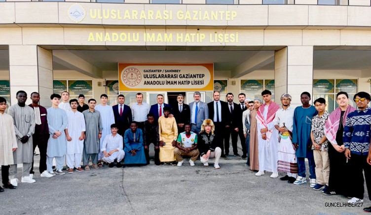 Farklı ülkelerden öğrenciler aynı lisede eğitim görüyor