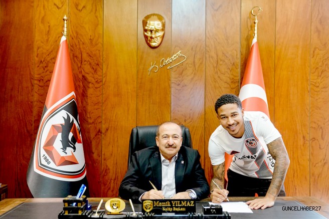 Gaziantep FK, Rob Nizet ve Yusuf Kabadayı ile el sıkıştı