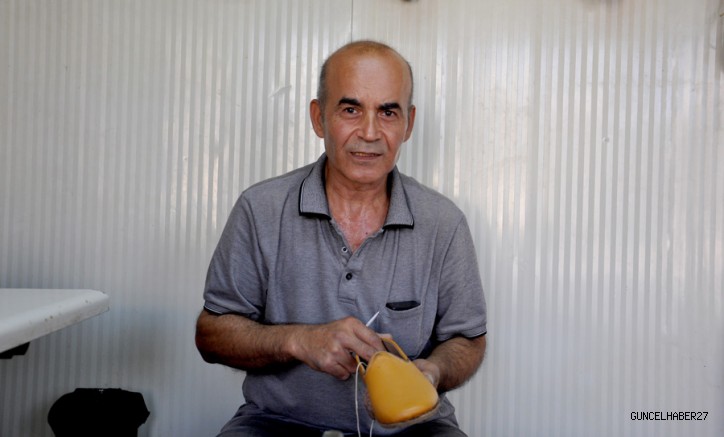 Yemenicilik Mesleğini Konteynerde Sürdürüyor