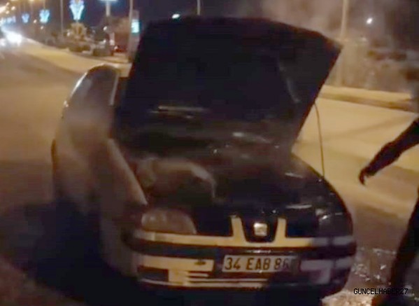 Seyir halindeyken alev alan otomobil yandı