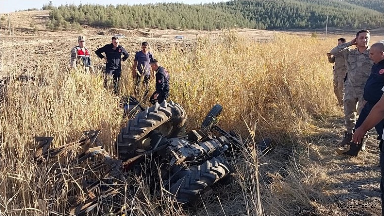 Devrilen traktörün altında kalan çiftçi hayatını kaybetti