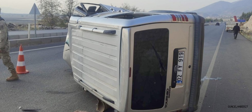 Gaziantep’te minibüs ile kamyonet çarpıştı:4 yaralı