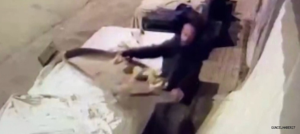 Pişkin hırsız, manavdan muzları tepsiyle götürdü