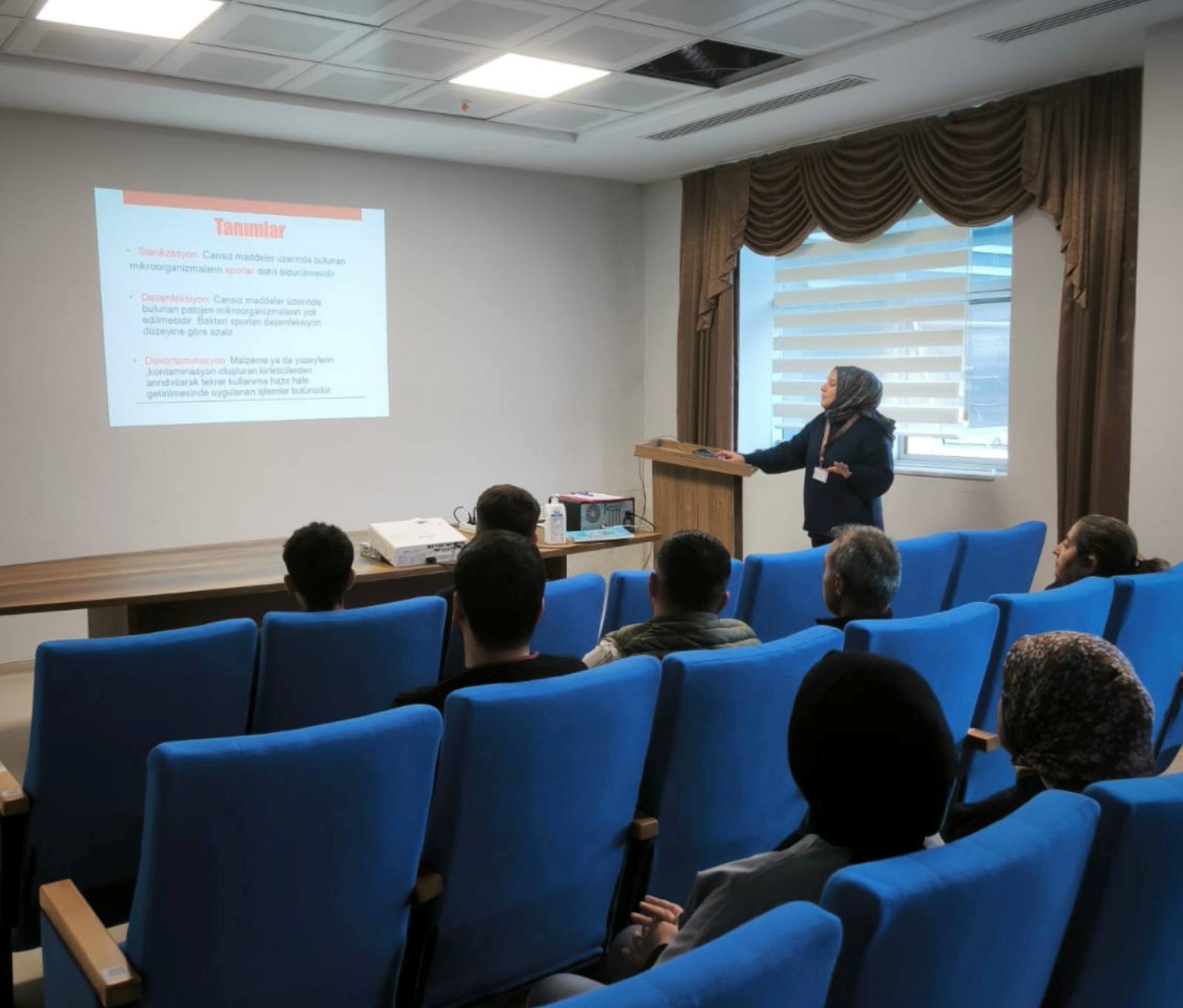 HASSA DEVLET HASTANESİNDE ENFEKSİYON KONTROL EĞİTİMİ GERÇEKLEŞTİRİLDİ