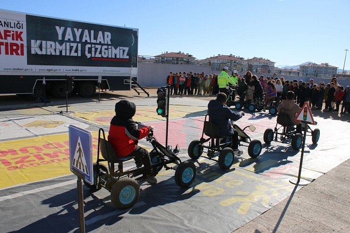 İSLAHİYE’DE 1000 ÖĞRENCİYE MOBİL TRAFİK EĞİTİMİ
