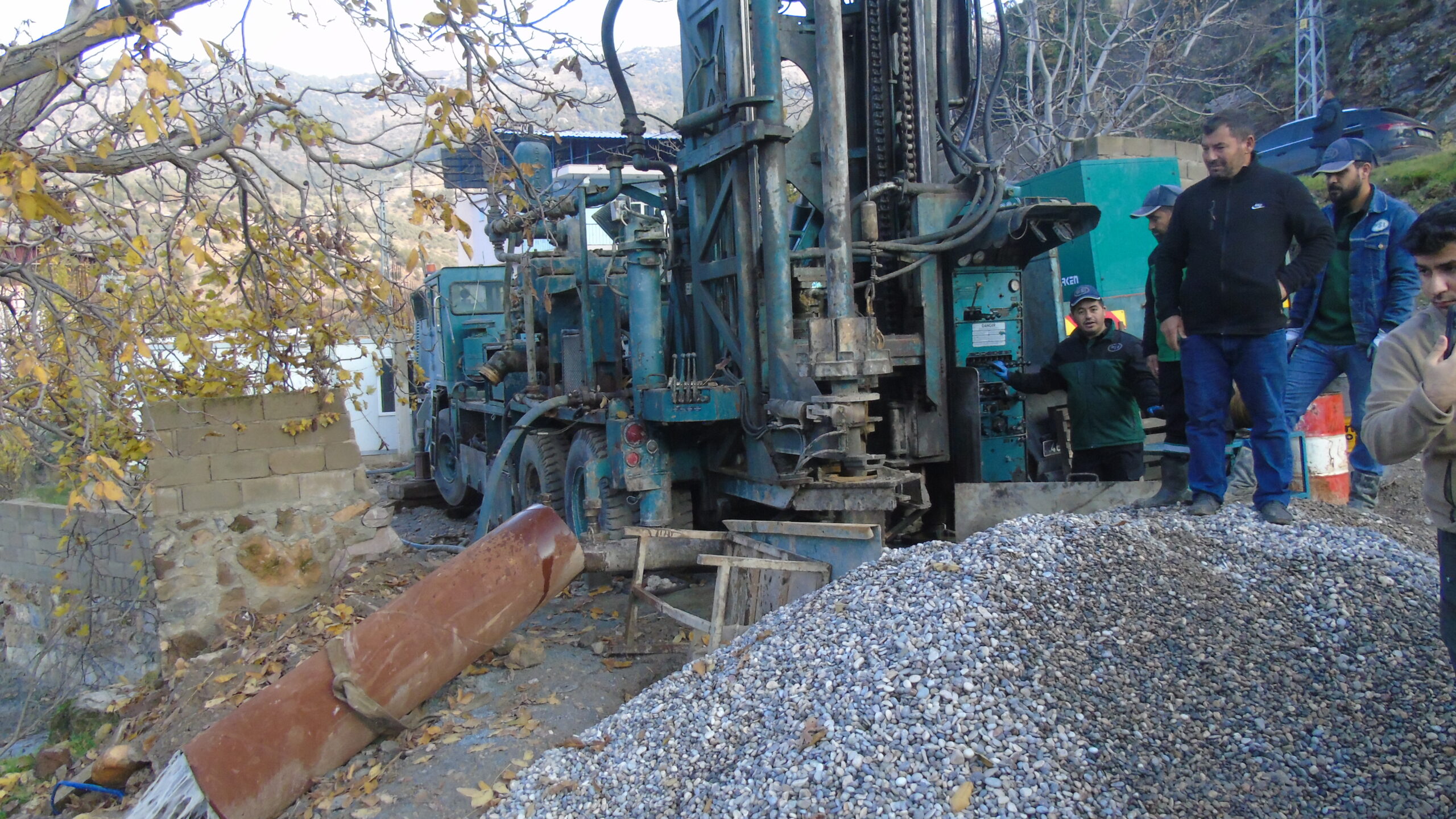 DEPREM SONRASI KAYBOLAN SU KAYNAĞI, DSİ SONDAJ ÇALIŞMASIYLA YENİDEN YERYÜZÜNE ÇIKARILDI
