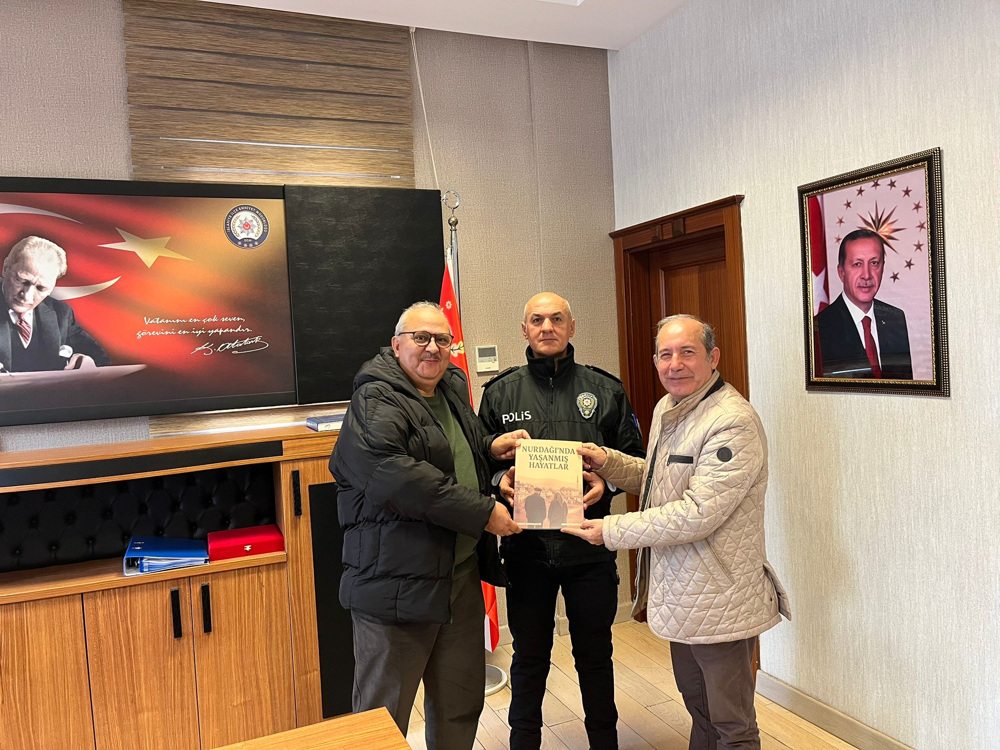 ŞİMŞEK VE ÇELİK, YAYINLANAN ESERLERİNİ TAŞKIR VE GÜNEŞ’E TAKDİM ETTİ