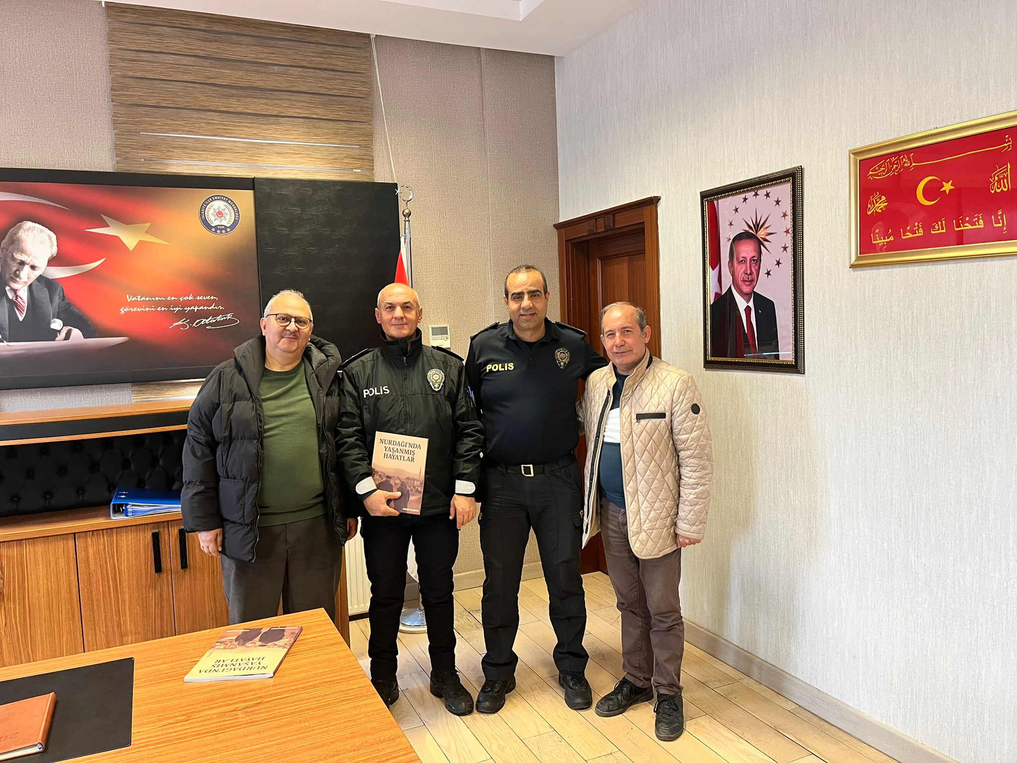 ŞİMŞEK VE ÇELİK, YAYINLANAN ESERLERİNİ TAŞKIR VE GÜNEŞ’E TAKDİM ETTİ