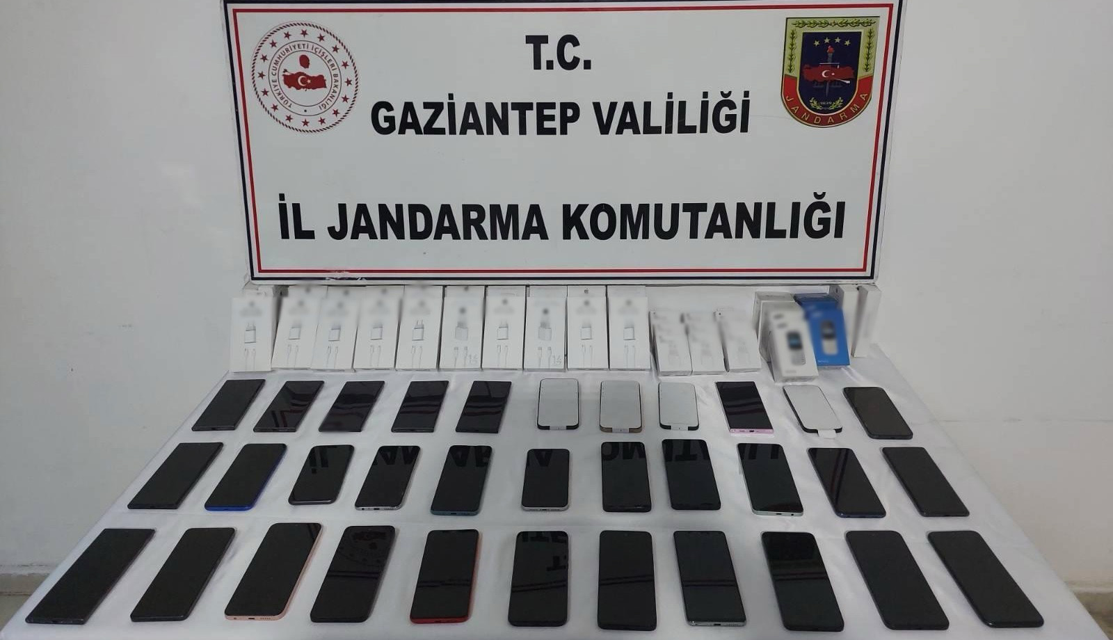 GAZİANTEP’TE KAÇAK CEP TELEFONU ELE GEÇİRİLDİ