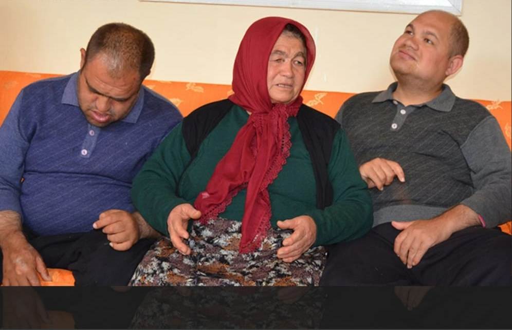 HAYATINI ENGELLİ İKİ ÇOCUĞUNA ADAYAN ANNENİN ACI GÜNÜ