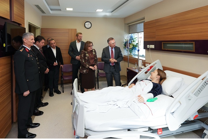 GAZİANTEP VALİSİ ÇEBER VE BAŞKAN ŞAHİN’DEN BAKBAK’A ZİYARET