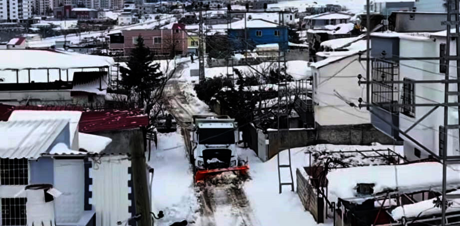 İSLAHİYE VE NURDAĞI BELEDİYELERİNİN KARLA MÜCADELESİ