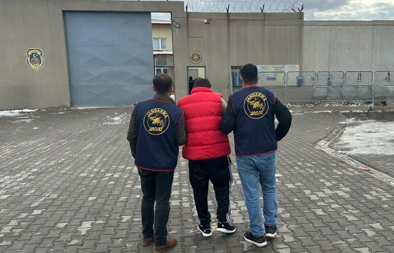 GAZİANTEP’TE  20 YIL HAPİS CEZASI İLE ARANANA HÜKÜMLÜ JASAT’TAN KAÇAMADI