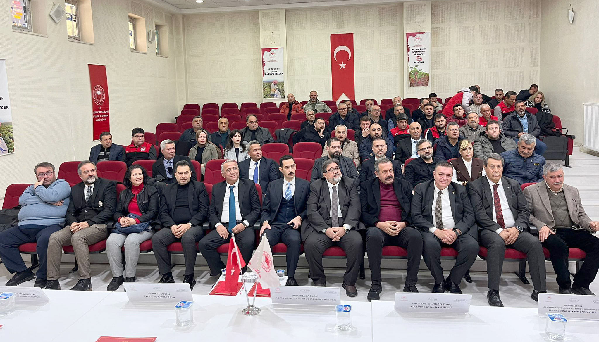 KIRMIZIBİBER YETİŞTİRİCİLİĞİ VE SORUNLARI PANELİ DÜZENLENDİ