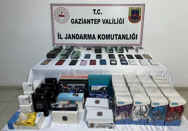 GÜMRÜK KAÇAĞI TELEFONLARA JANDARMA ENGELİ
