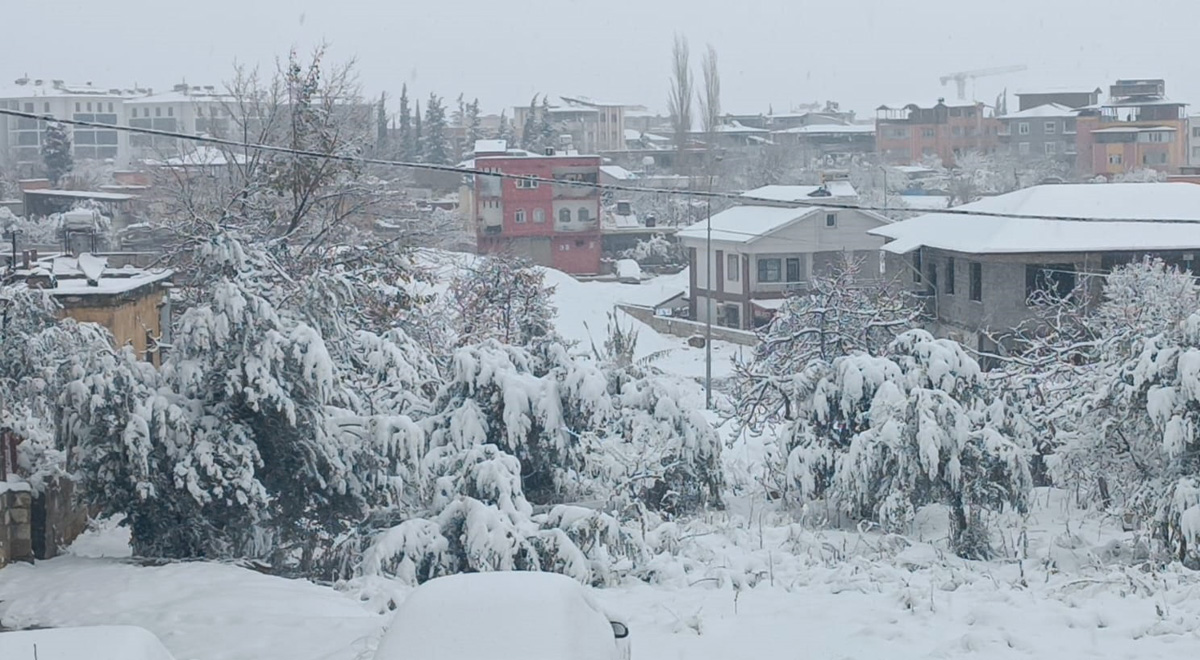 GAZİANTEP’TE KAR, ETKİSİNİ GÖSTERMEYE BAŞLADI