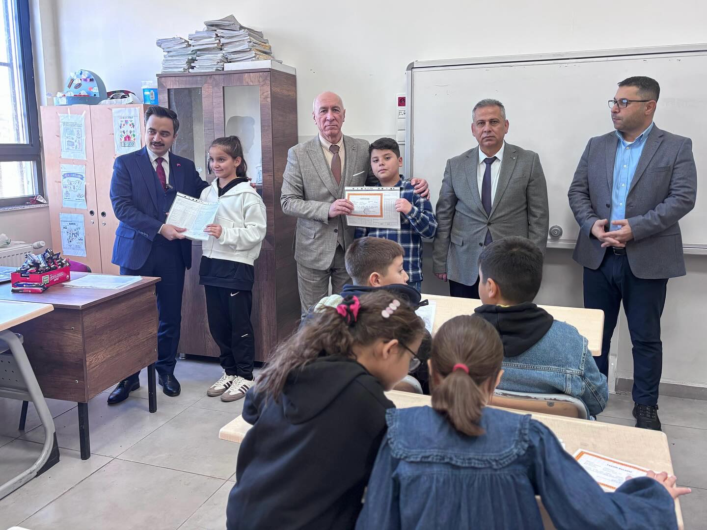 NURDAĞINDA ÖĞRENCİLERİN KARNE SEVİNCİ