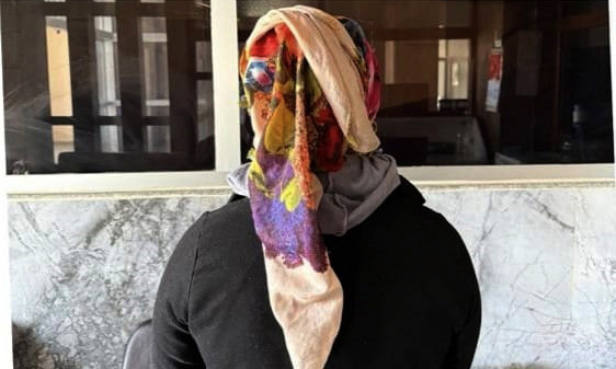 HIRSIZLIK SUÇUNDAN ARANAN KADIN YAKALANDI