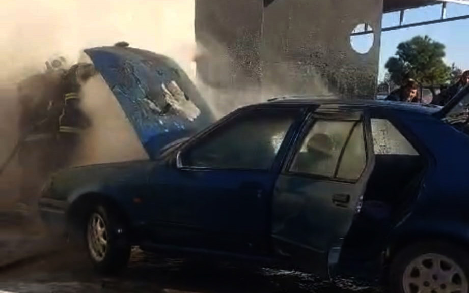 GAZİANTEP’TE PARK HALİNDEKİ OTOMOBİL YANDI
