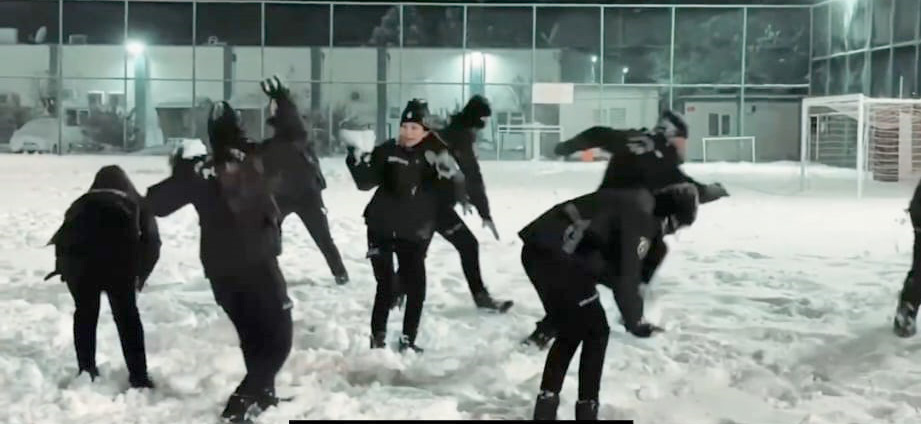 GAZİANTEP’TE POLİSLERDEN KARTOPU SAVAŞI