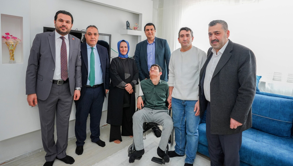 ŞEHİTKÂMİL BELEDİYESİ’NDEN TEKERLEKLİ SANDELYE DESTEĞİ