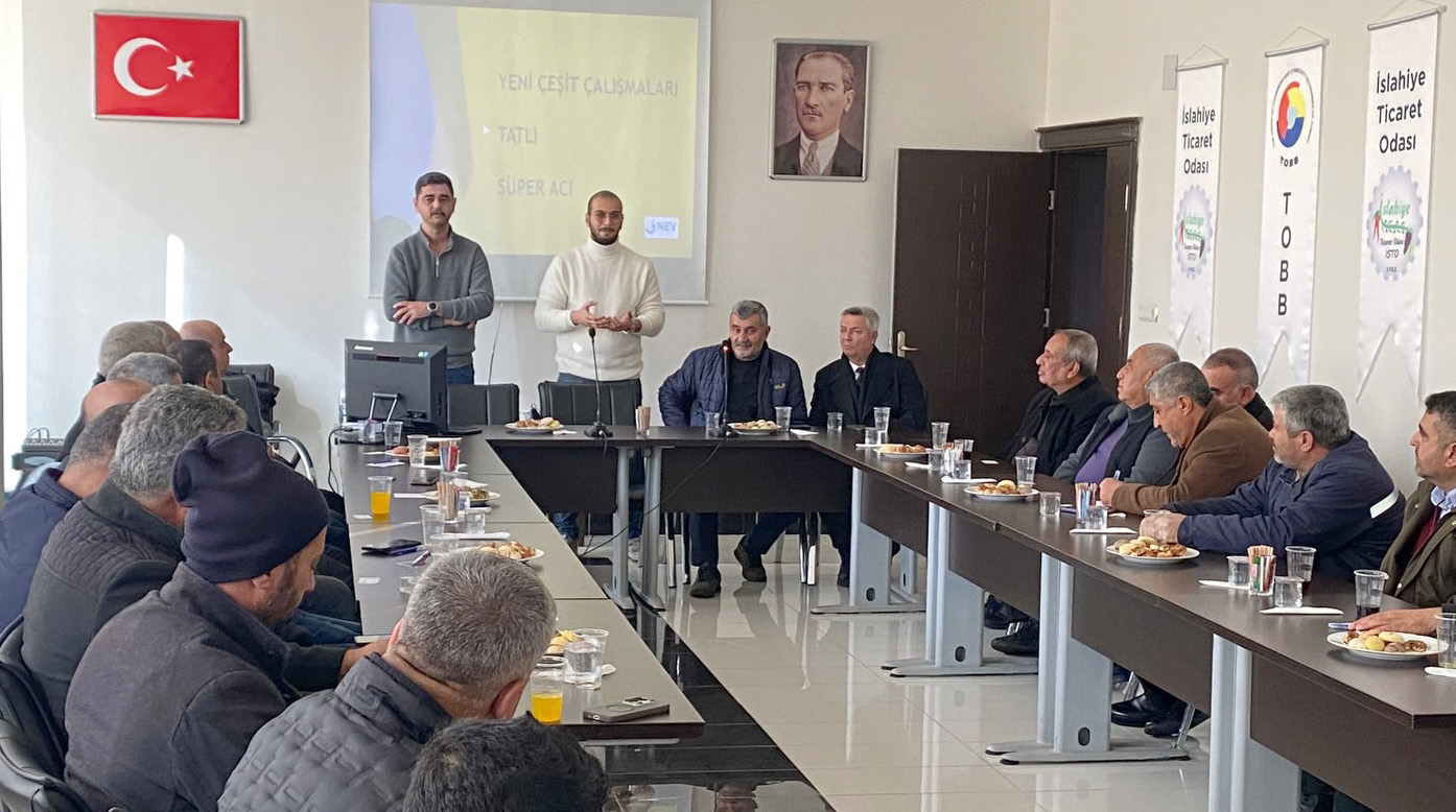 ÇİFTÇİYE YENİ BİR BİBER ÇEŞİDİ TANITILDI