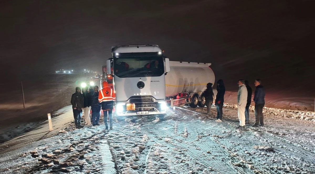 GAZİANTEP-NURDAĞI YOLU TRAFİĞE GEÇİCİ OLARAK KAPANDI