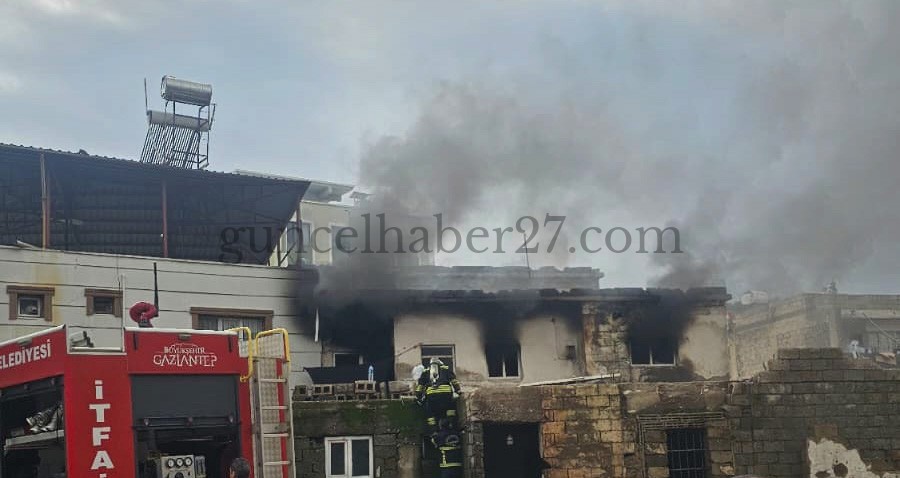 GAZİANTEP’TE ÇIKAN YANGINDA EV KULLANILMAZ HALE GELDİ