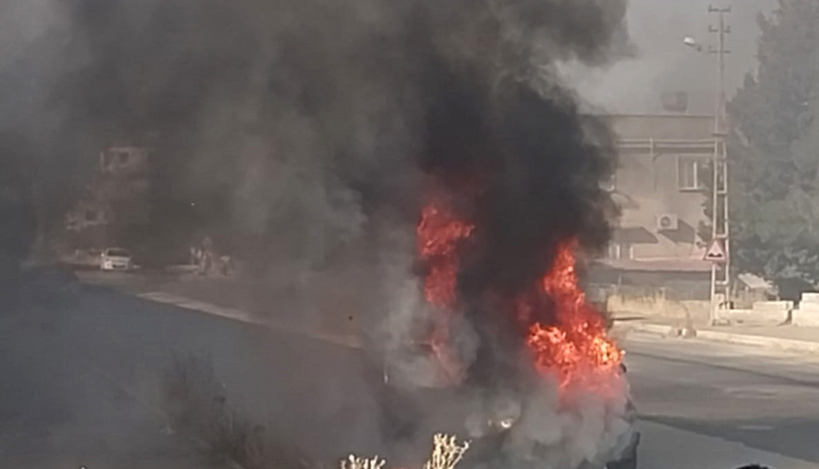 GAZİANTEP’TE OTOMOBİL ALEV ALEV YANDI