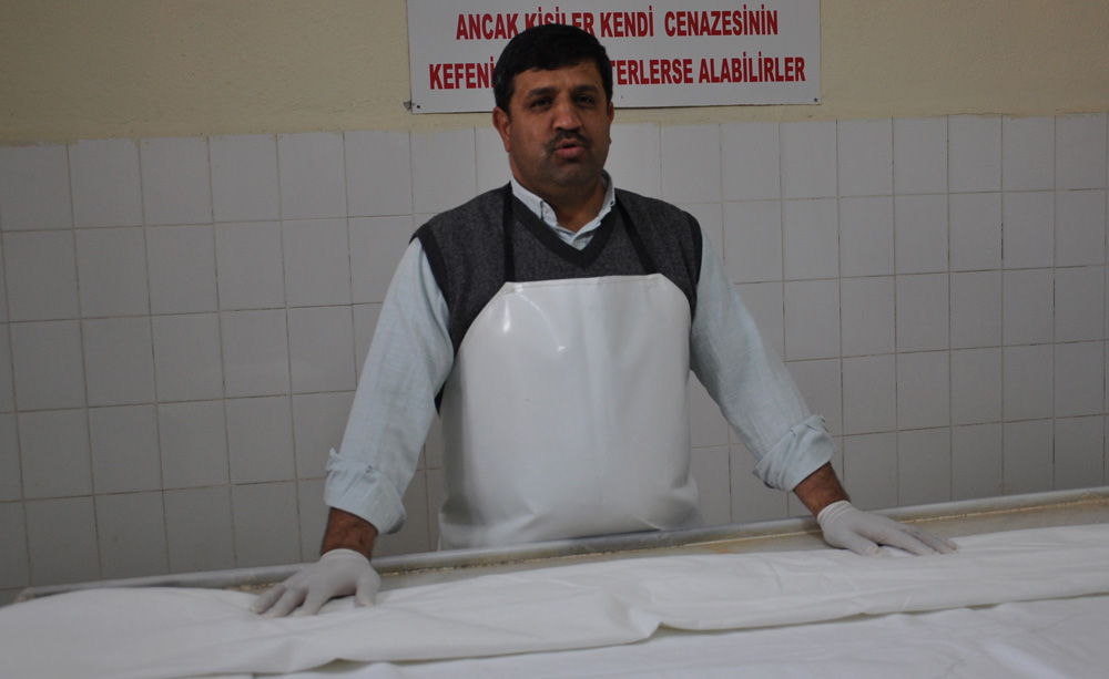 DEPREMDE GÜNDE 40 CENAZE YIKAYAN GASSAL ANLATTI