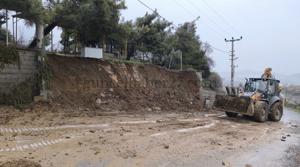 GAZİANTEP’TE YAĞIŞLAR MEZARLIK İSTİNAT DUVARINI ÇÖKERTTİ