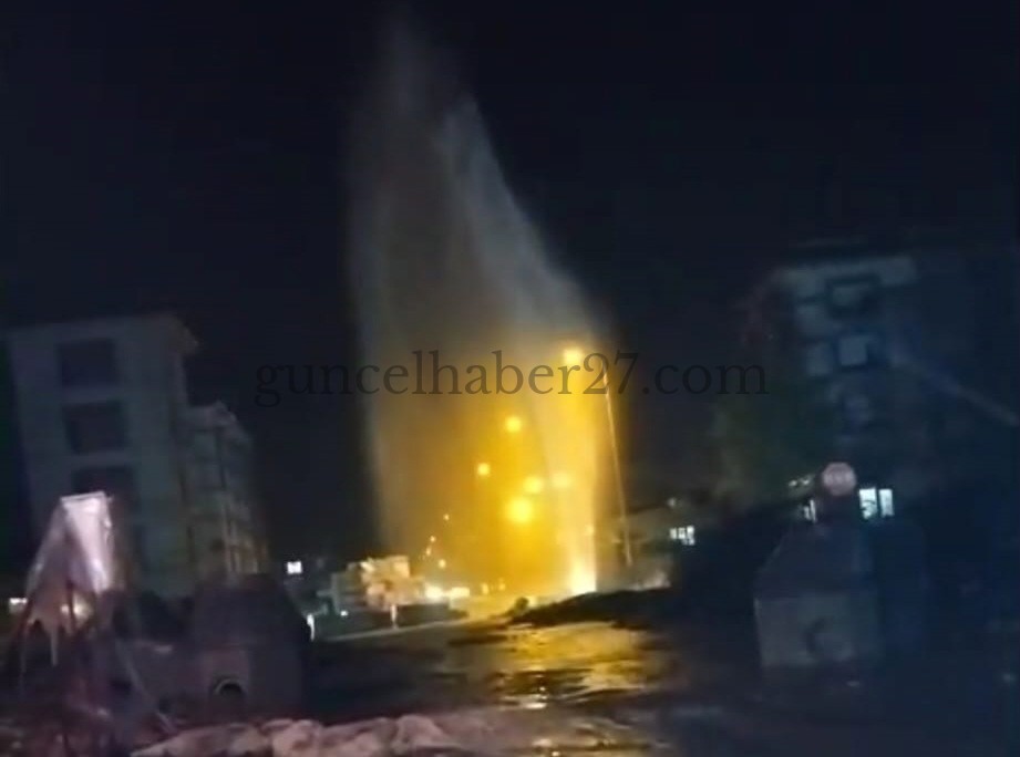 BORU PATLADI,SU METRELERCE YÜKSEĞE FIŞKIRDI