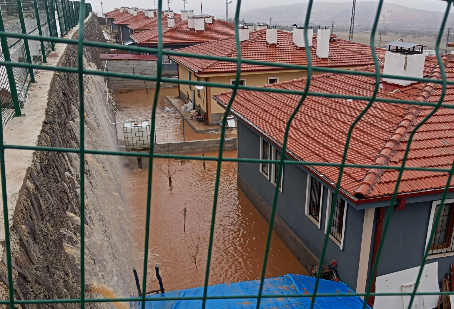 GAZİANTEP’TE DERE YATAĞINA YAPILAN KONUTLAR BOŞALTILIYOR