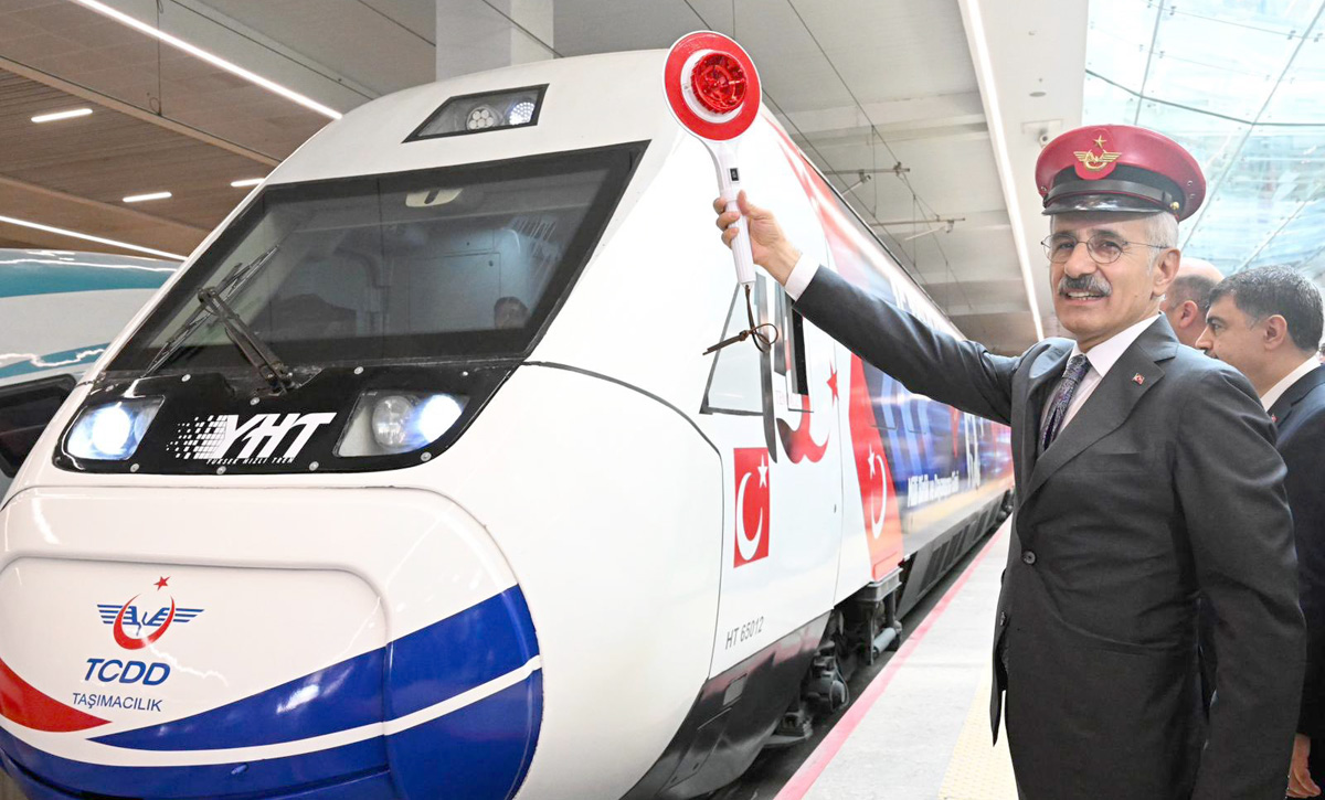 BAKAN URALOĞLU, HIZLI TREN PROJELERİNİ AÇIKLADI