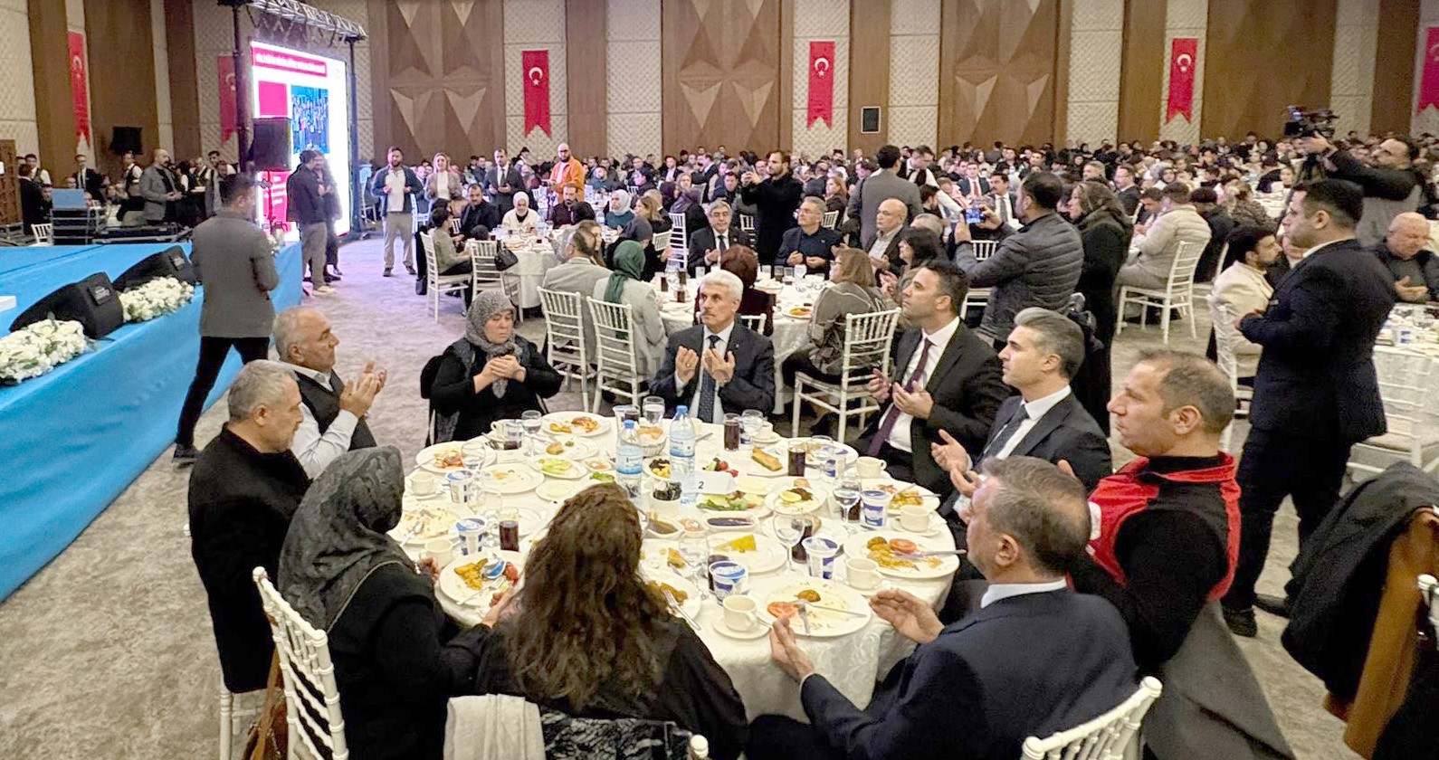 VALİ ÇEBER ŞEHİT AİLELERİ VE GAZİLERLE İFTARDA BULUŞTU