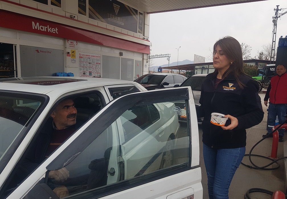 TÜRKMEN ŞİRKETLER GRUBUNDAN 6 ŞUBAT DEPREM ŞEHİTLERİ İÇİN HELVA İKRAMI